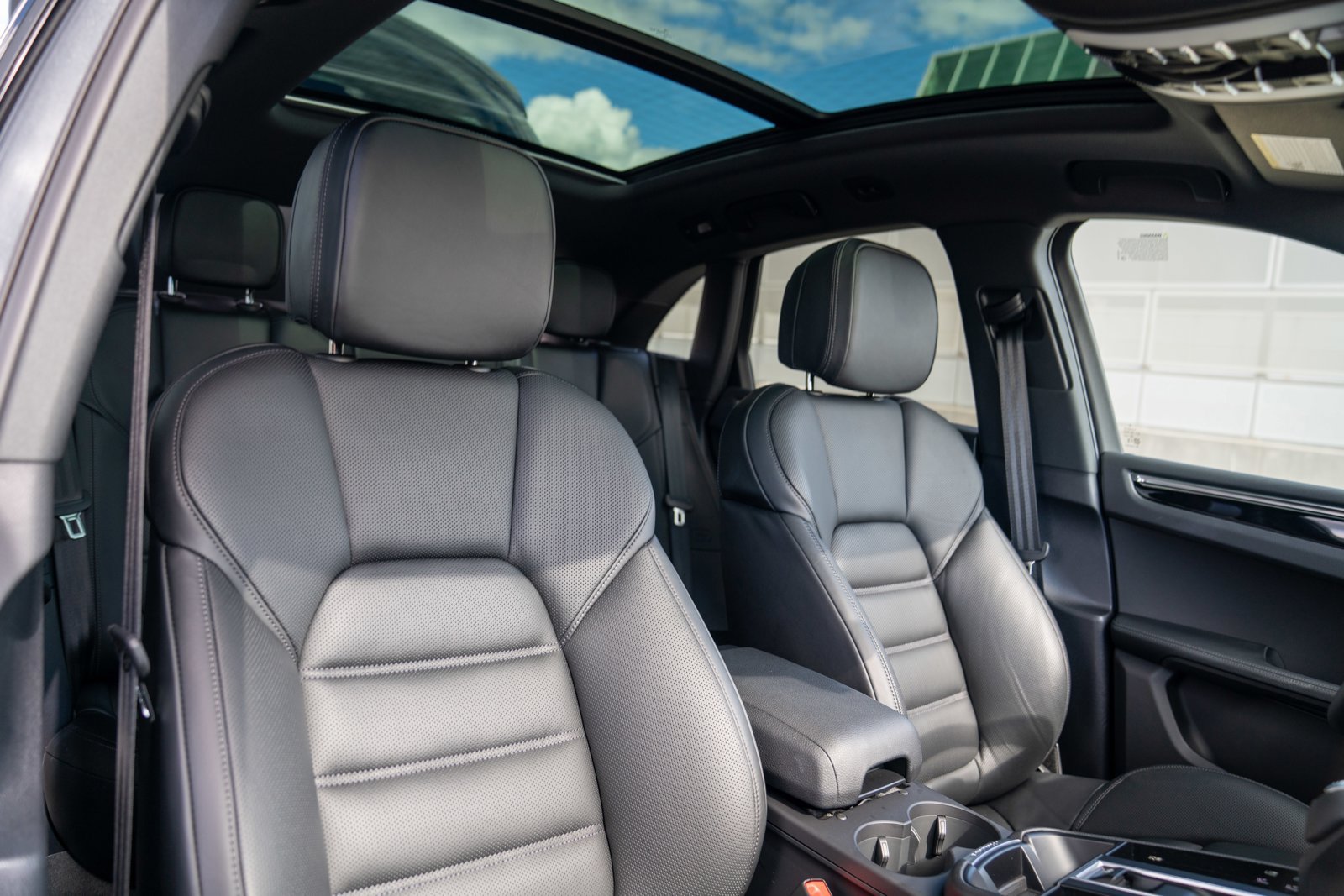Certified 2026 Porsche Macan AWD/4WD image 26