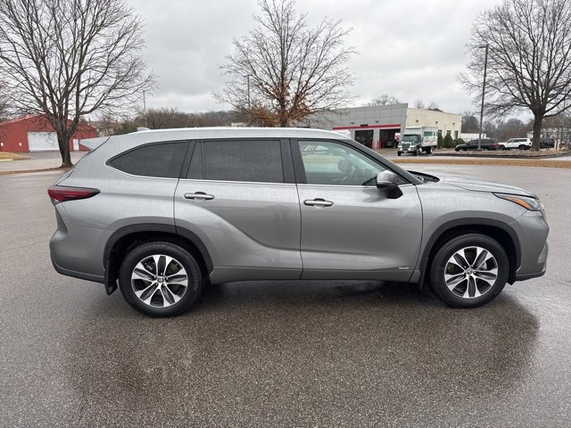 Used 2025 Toyota Highlander XLE image 6