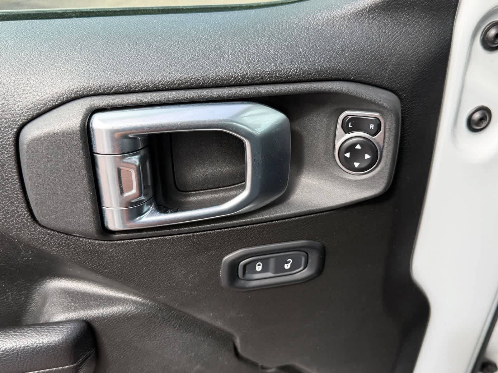 Used 2024 Jeep Wrangler Unlimited Rubicon AWD/4WD image 14