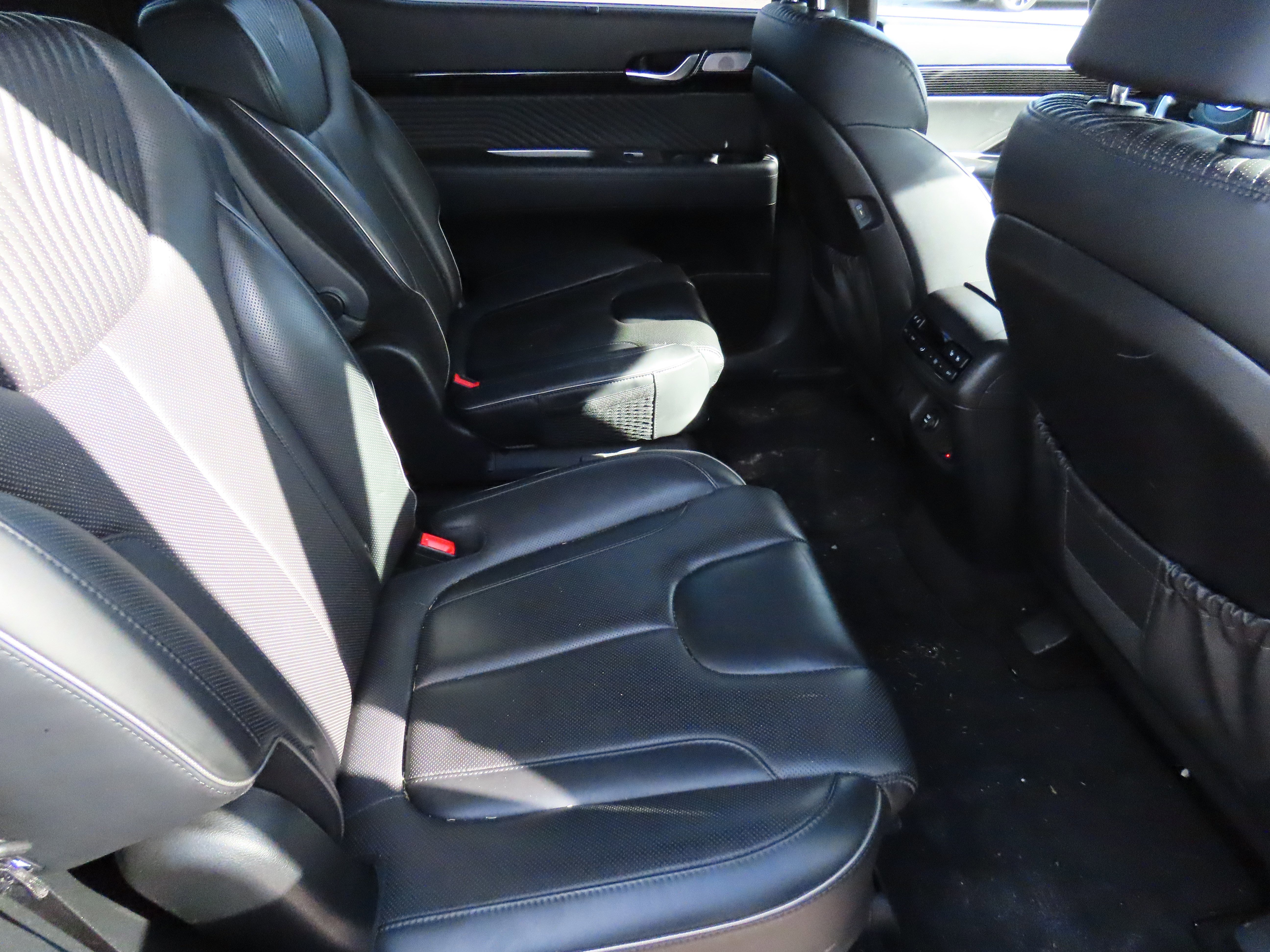 Used 2023 Hyundai Palisade Calligraphy image 13