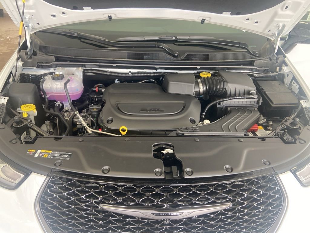 New 2026 Chrysler Pacifica Select FWD image 26