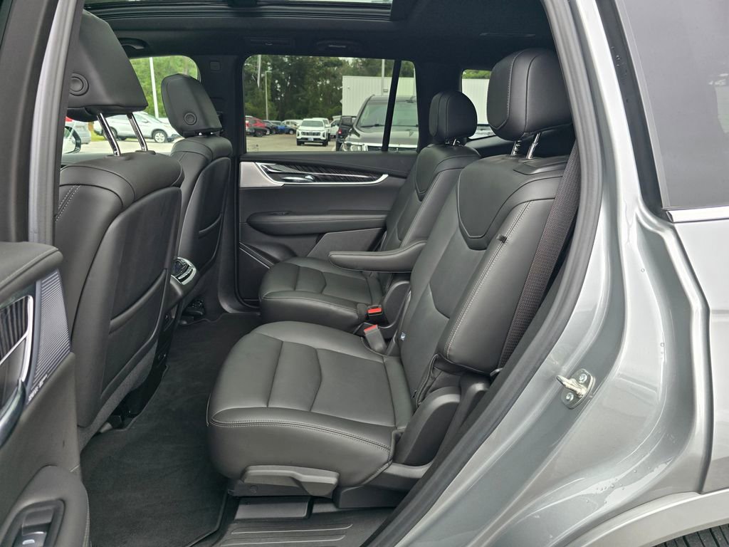 Used 2025 Cadillac XT6 Premium Luxury image 34