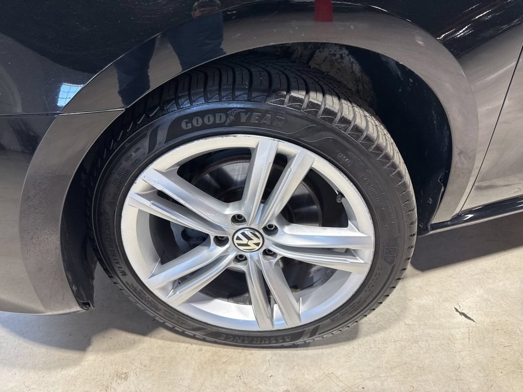 Used 2014 Volkswagen Passat TDI SE FWD image 2