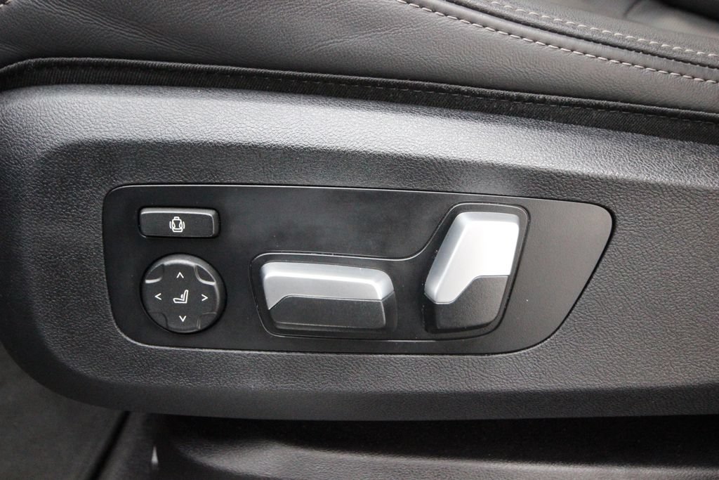 Used 2025 BMW X5 xDrive40i w/ M Sport Package AWD/4WD image 19