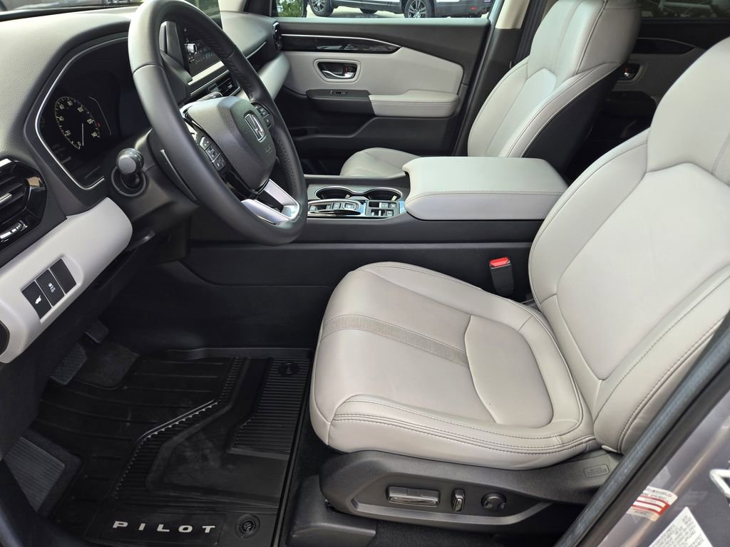 Certified 2025 Honda Pilot Touring image 16