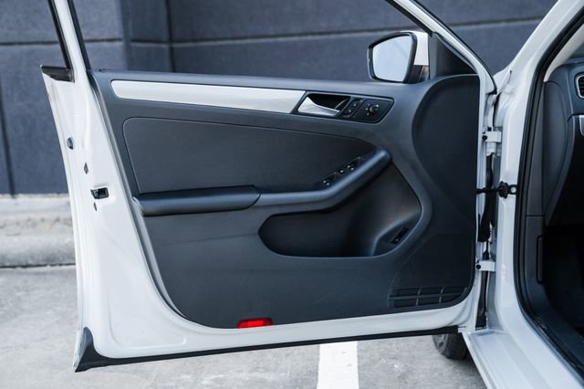 Used 2017 Volkswagen Jetta SE image 63