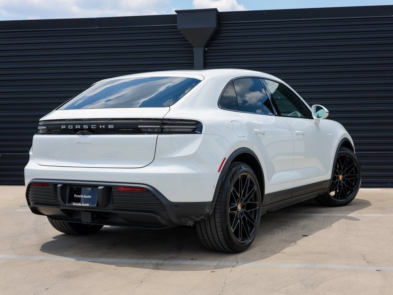 New 2025 Porsche Macan Electric RWD image 7