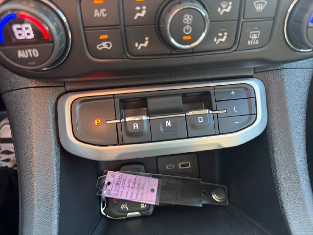 Used 2020 GMC Acadia SLE w/ Driver Convenience Package FWD image 24