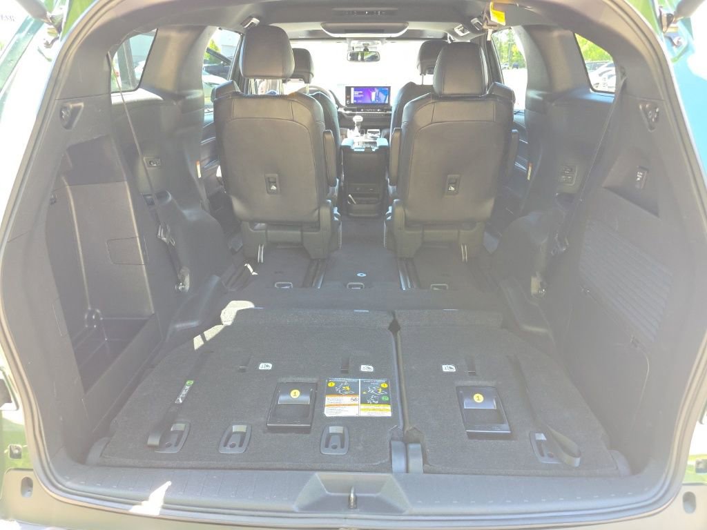 Used 2025 Toyota Sienna XLE Woodland Edition image 41