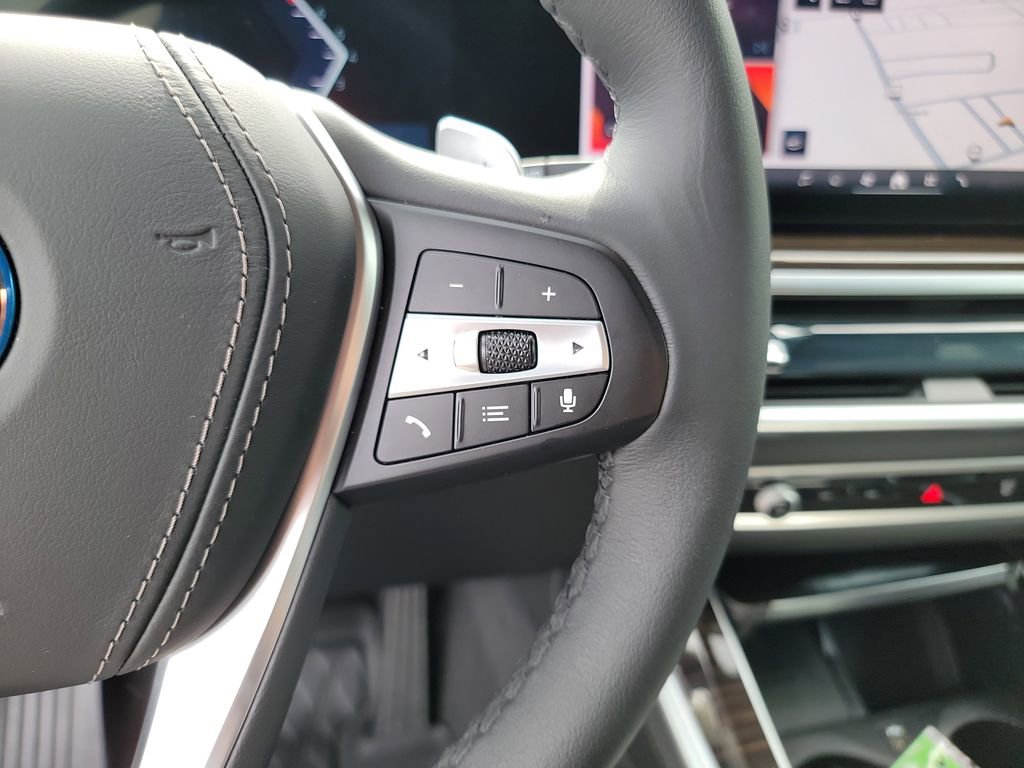 Certified 2025 BMW X5 xDrive50e w/ Premium Package image 27