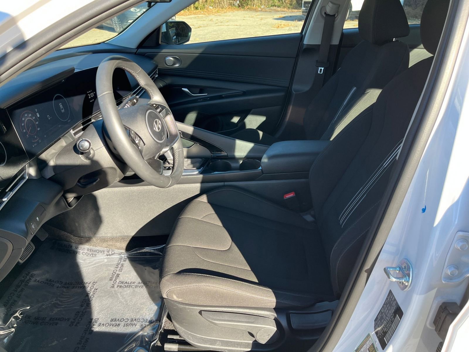 Used 2025 Hyundai Elantra SEL image 23