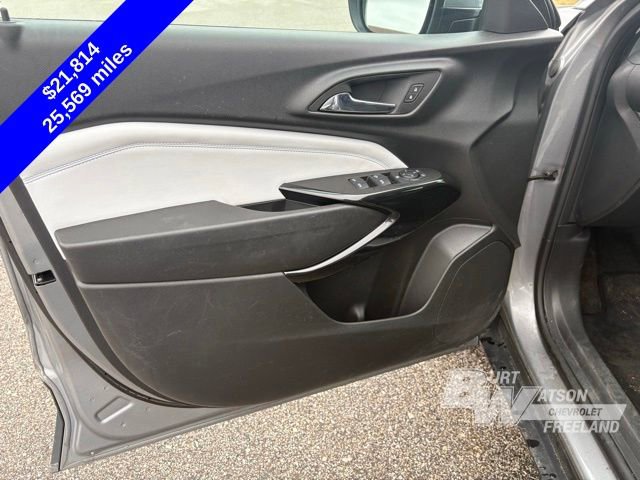 Used 2025 Chevrolet Trax LT image 11