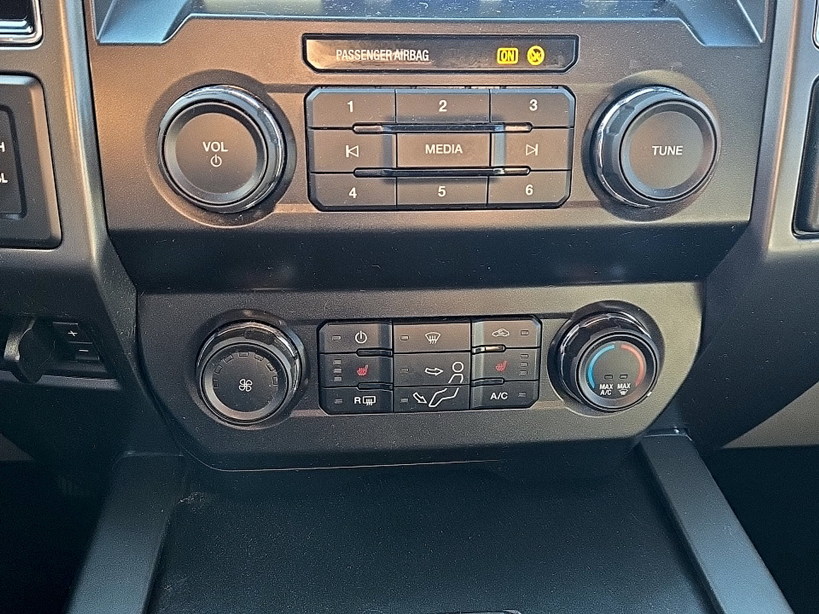 Used 2022 Ford F250 XLT w/ XLT Premium Package AWD/4WD image 19