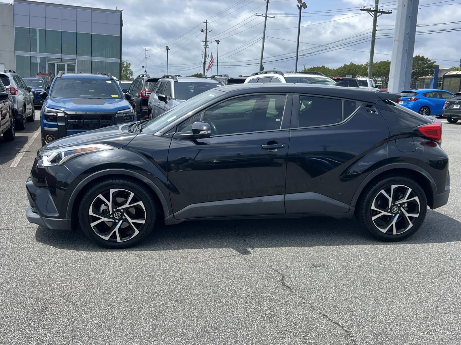 Used 2019 Toyota C-HR XLE FWD image 4
