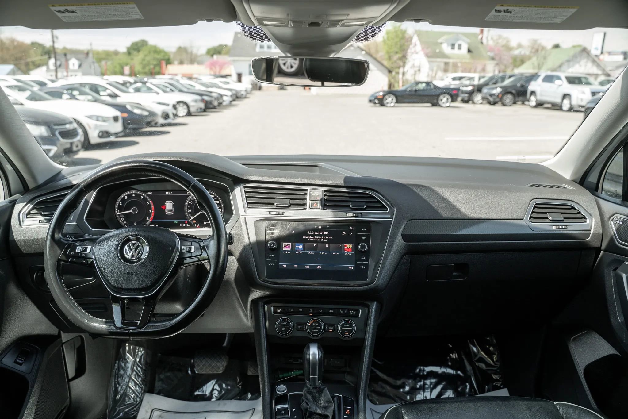 Used 2019 Volkswagen Tiguan SEL Premium AWD/4WD image 14