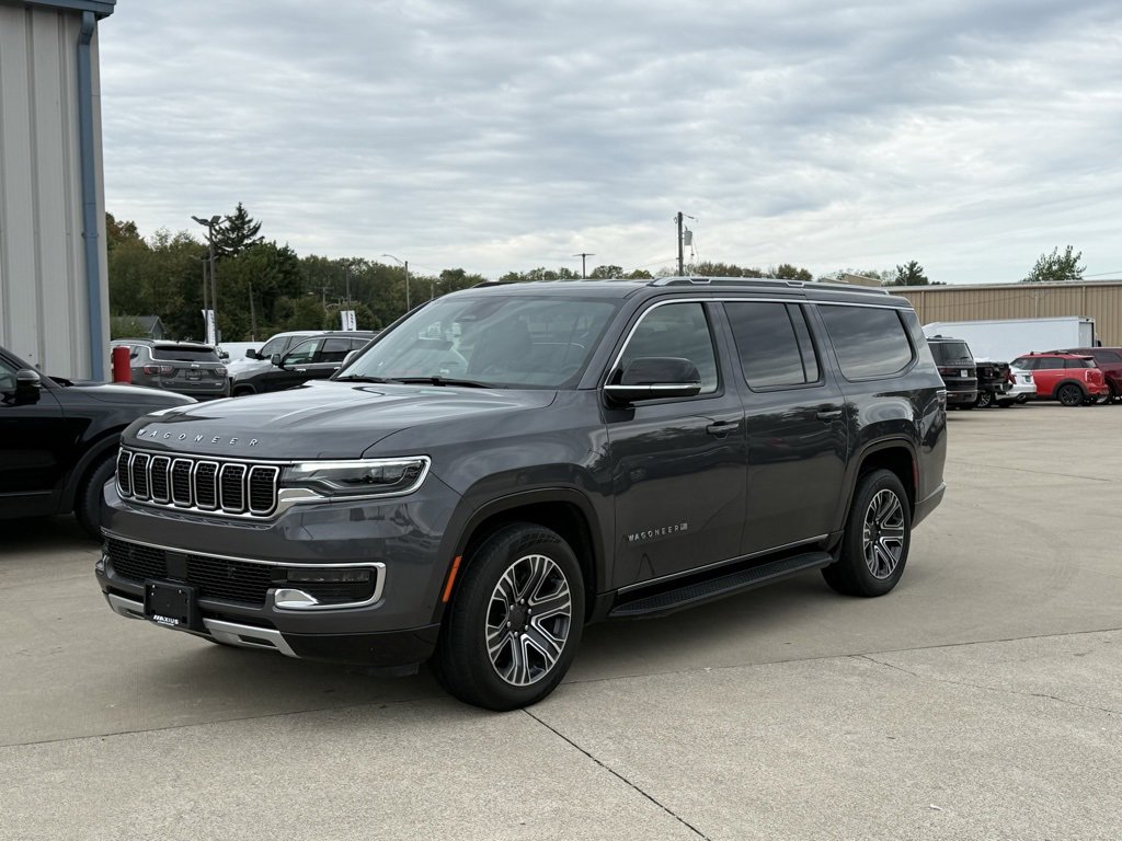 Used 2024 Jeep Wagoneer L Series II w/ Flexible Seating Group image 3