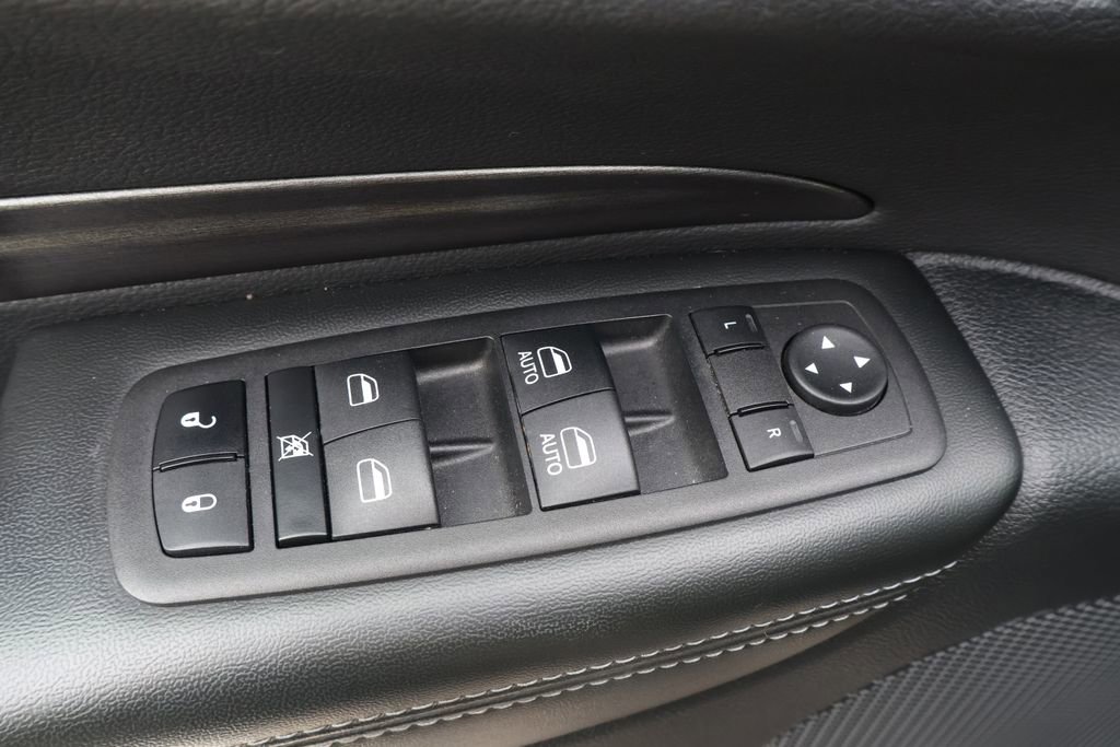 Used 2023 Dodge Durango SXT image 12