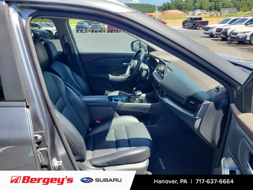 Used 2023 Nissan Rogue SV w/ SV Premium Package AWD/4WD image 12