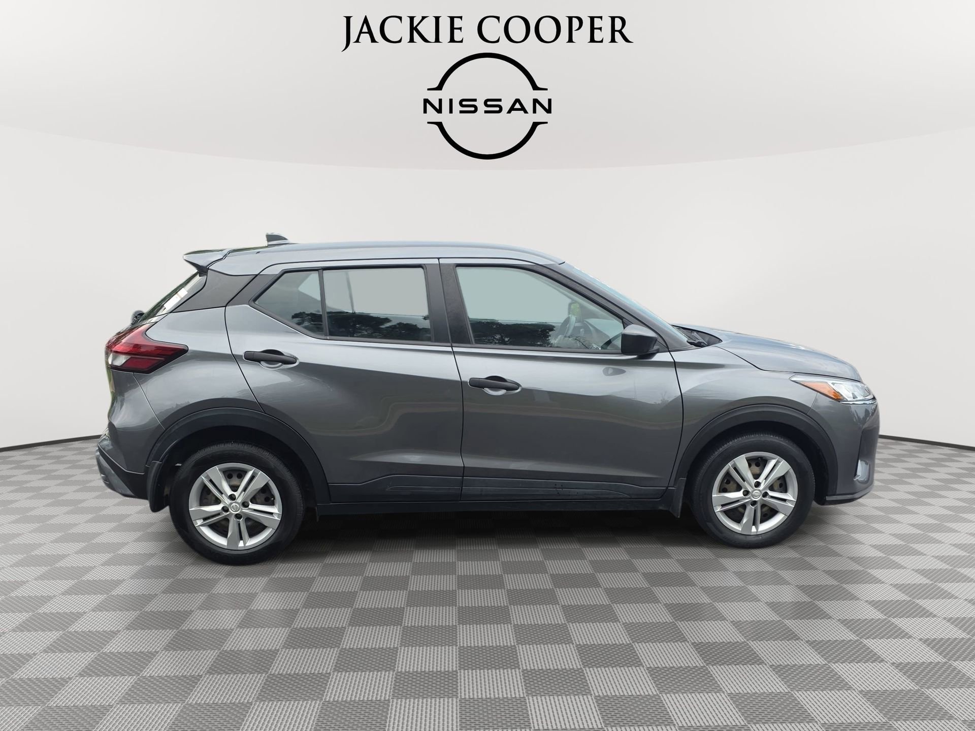 Used 2023 Nissan Kicks S FWD image 4