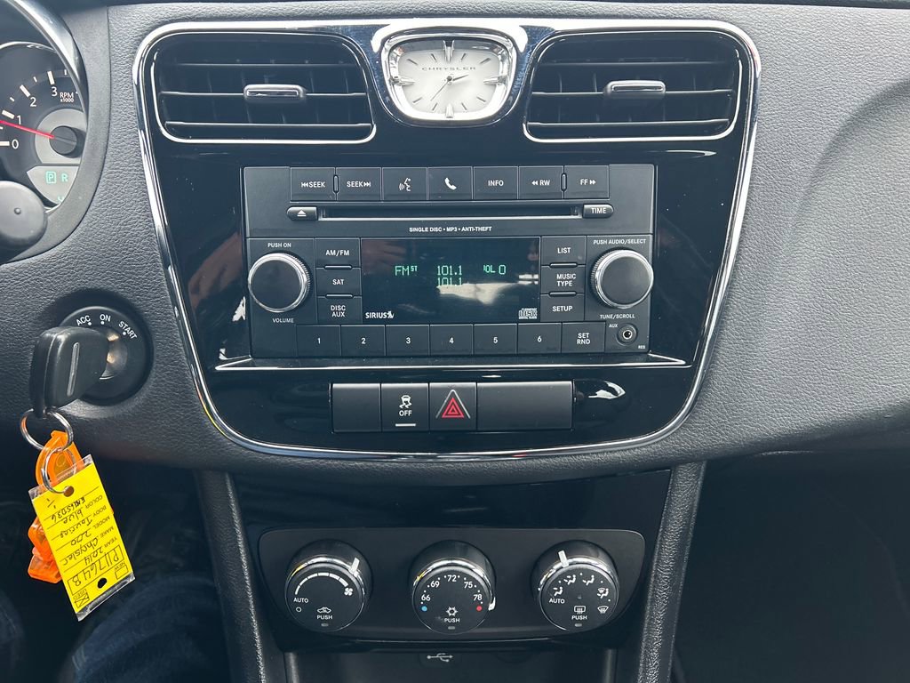 Used 2014 Chrysler 200 Touring image 18