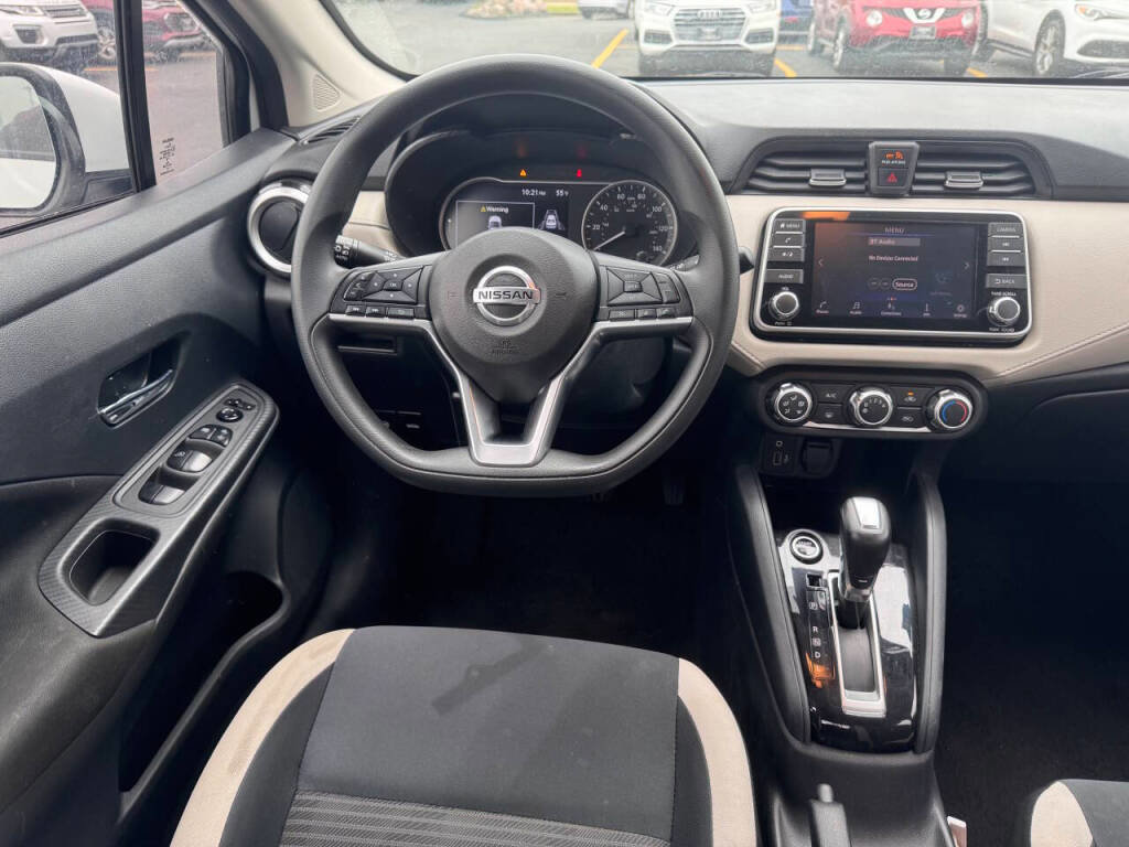 Used 2021 Nissan Versa SV image 4