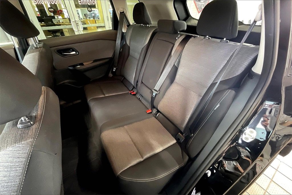 Used 2023 Nissan Rogue SV image 15