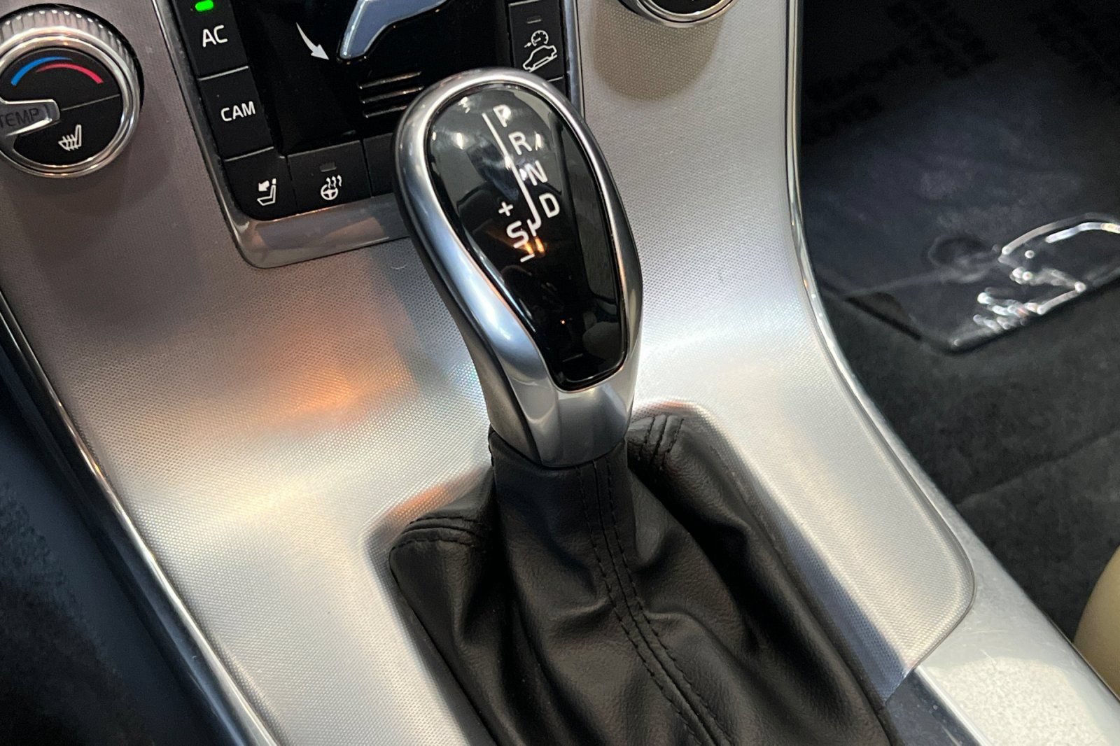 Used 2018 Volvo V60 T5 Cross Country AWD/4WD image 21