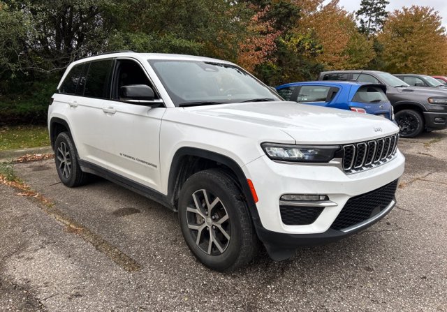 Used 2024 Jeep Grand Cherokee Limited w/ Trailer Tow Package AWD/4WD image 12