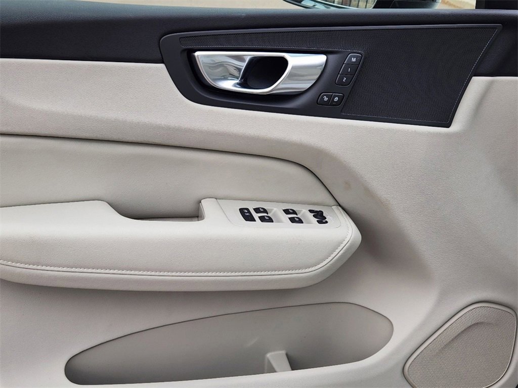 New 2025 Volvo XC60 B5 Plus w/ Protection Package Premier image 4
