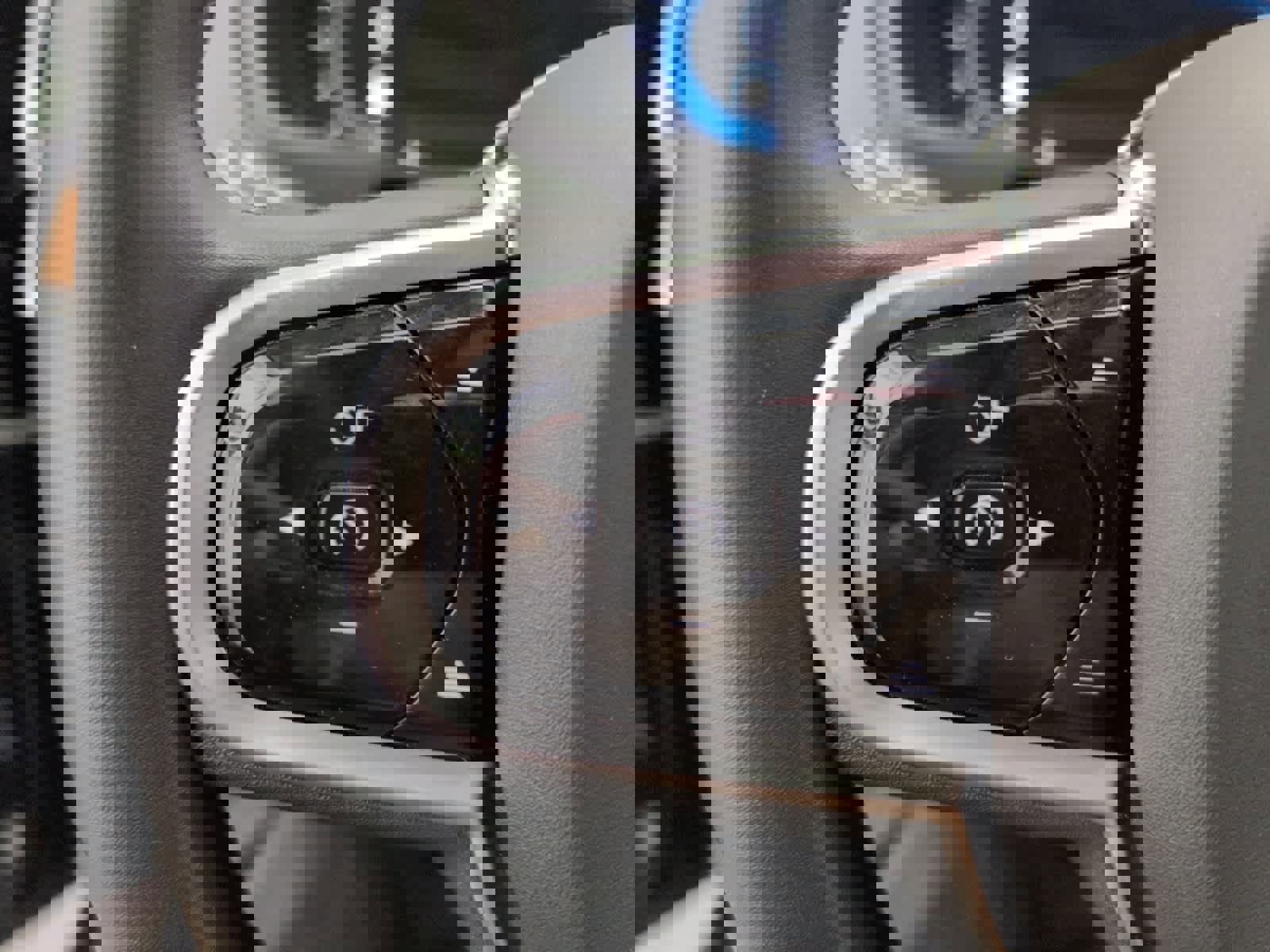 Used 2025 Volvo XC90 B6 Plus image 23