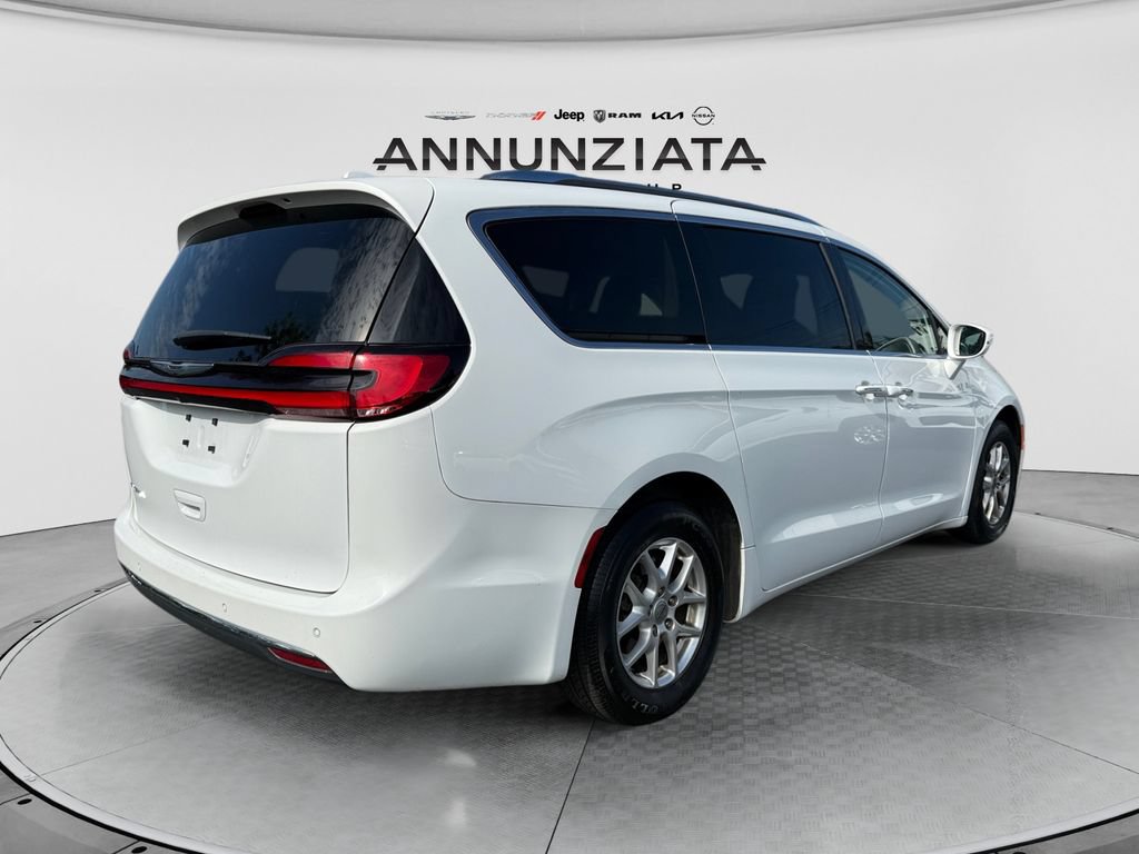 Used 2021 Chrysler Pacifica Touring-L FWD image 5