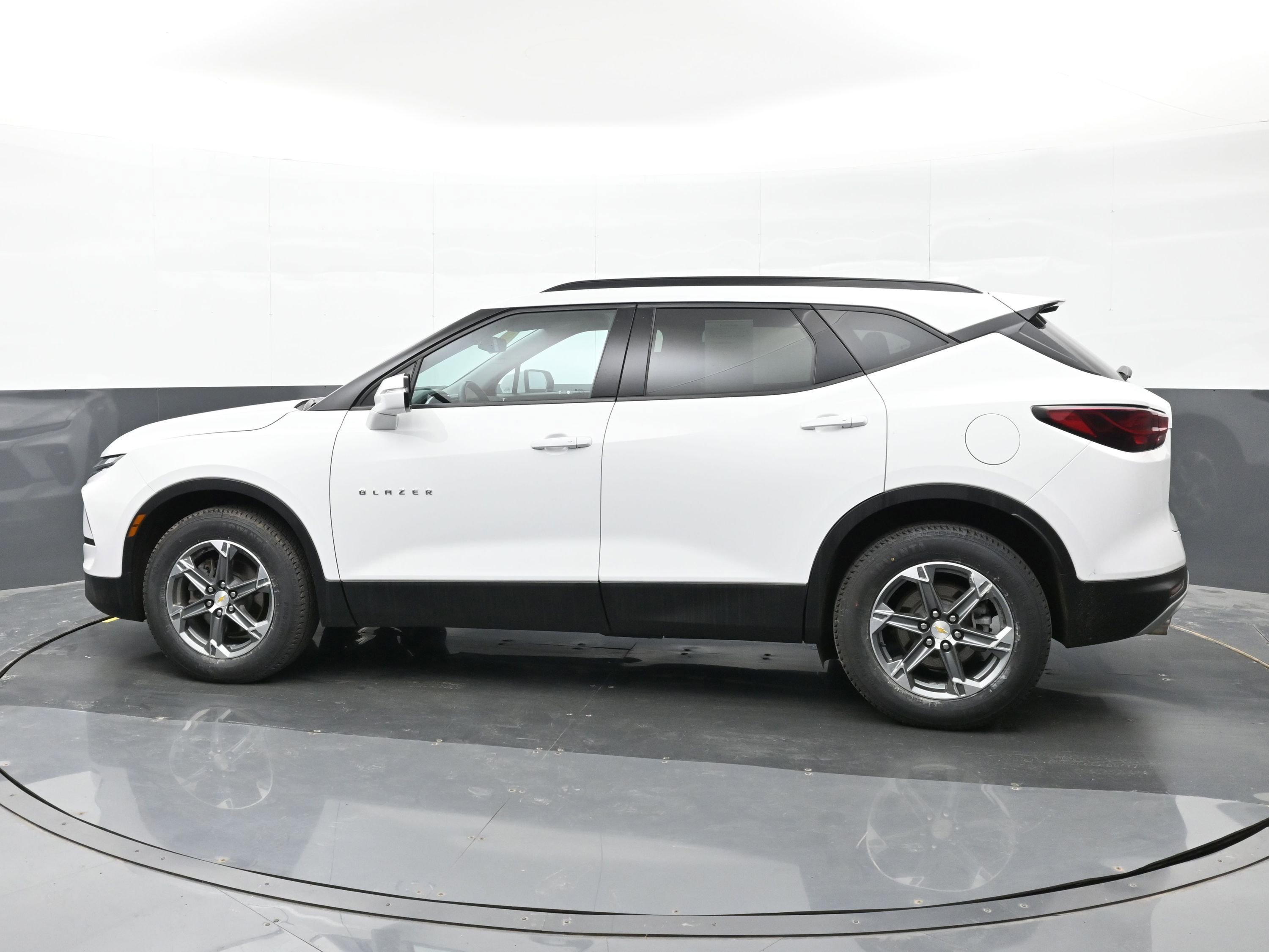 Used 2023 Chevrolet Blazer LT AWD/4WD image 9