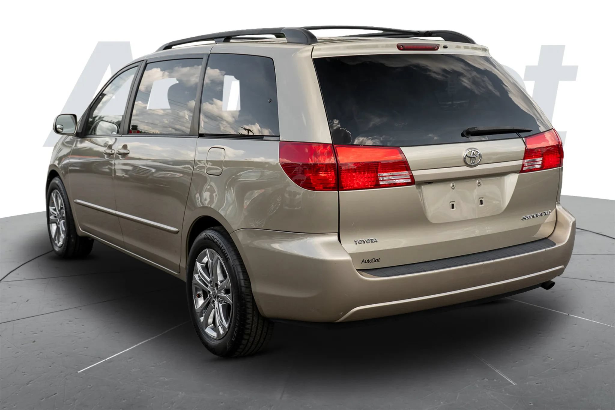Used 2004 Toyota Sienna XLE FWD image 2