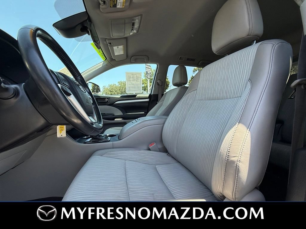 Used 2018 Toyota Highlander Plus w/ Preferred Accessory Package AWD/4WD image 36