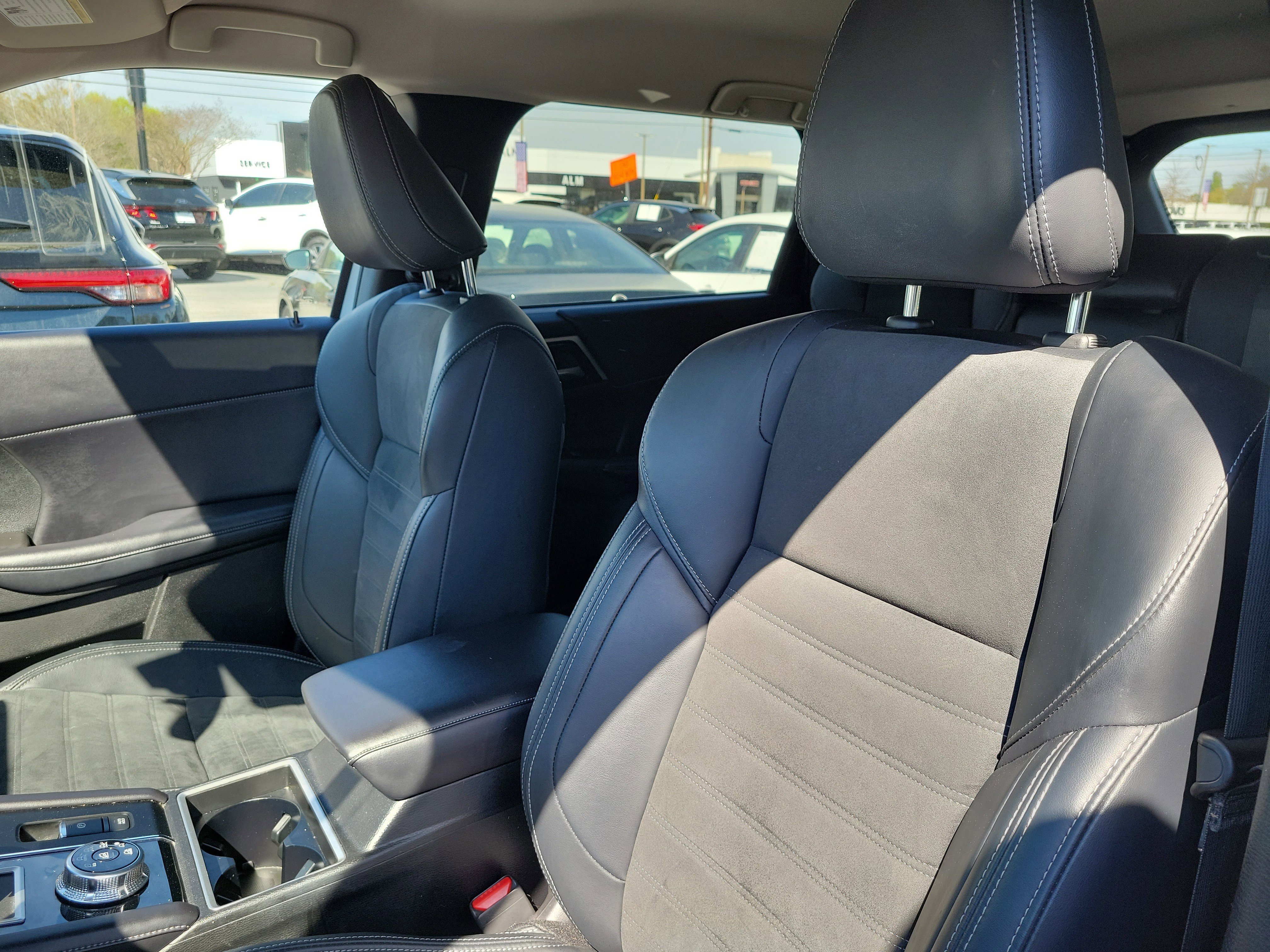 Used 2024 Mitsubishi Outlander SE Black Edition image 17