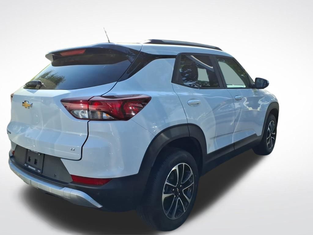 Used 2025 Chevrolet TrailBlazer LT w/ Driver Confidence Package image 5