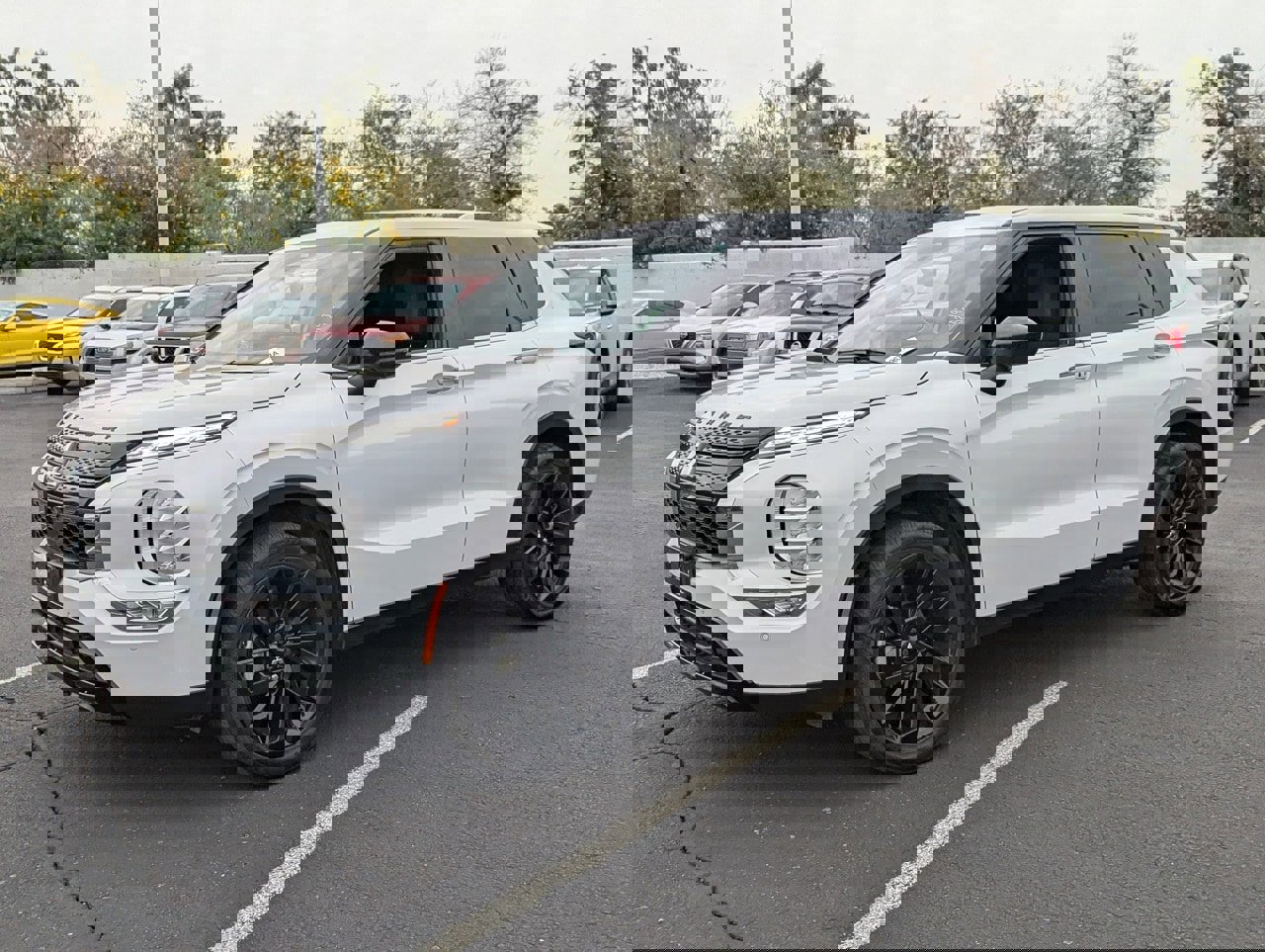 Used 2023 Mitsubishi Outlander SE Black Edition image 2