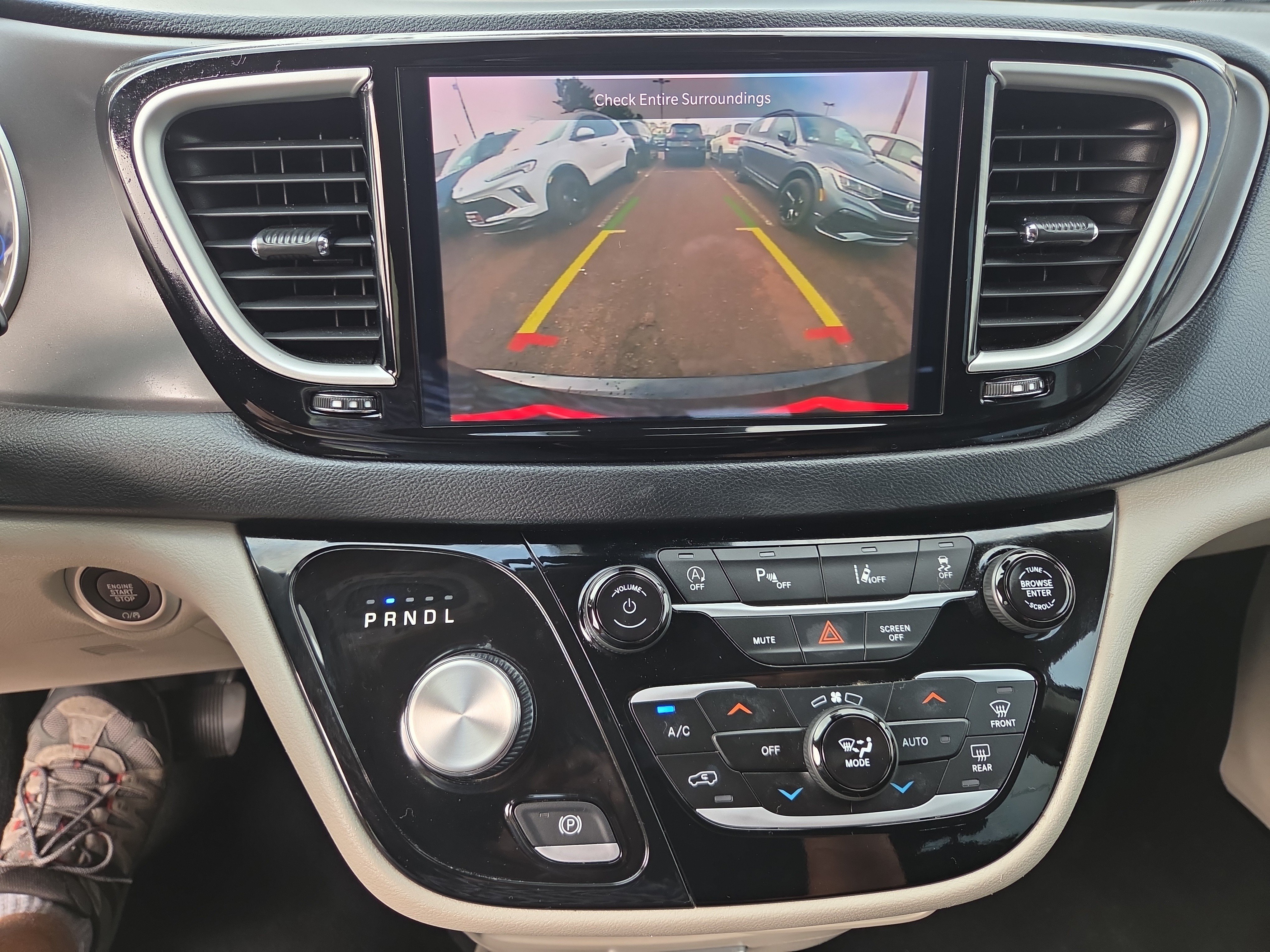 Used 2023 Chrysler Pacifica Touring-L FWD image 24