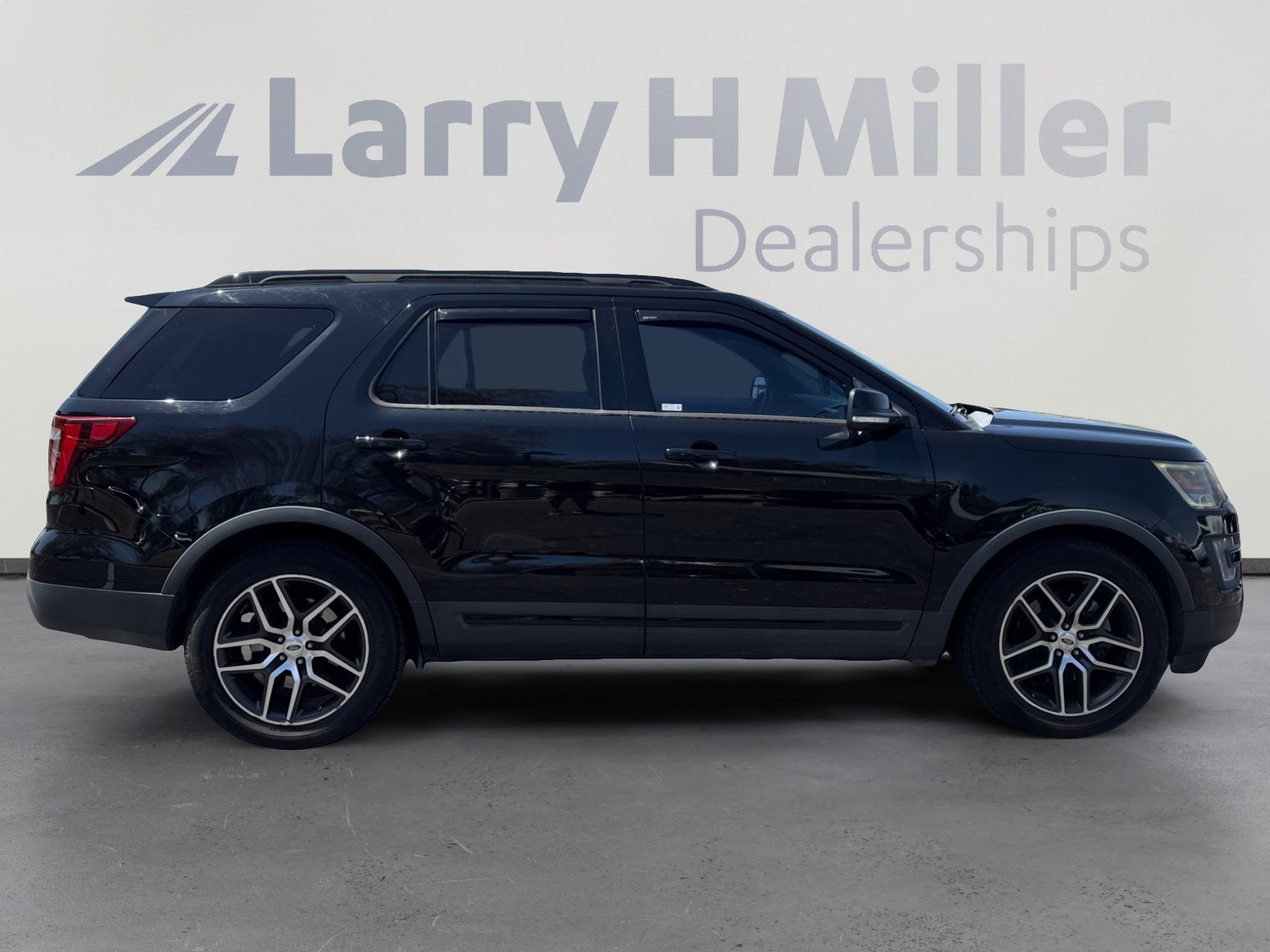 Used 2017 Ford Explorer Sport w/ Equipment Group 401A AWD/4WD image 6