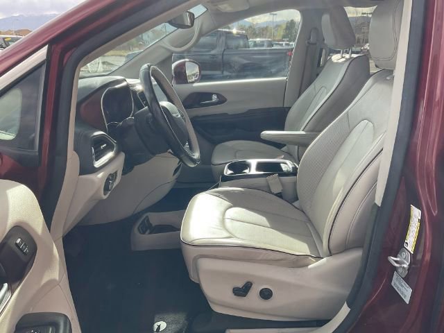 Used 2017 Chrysler Pacifica Limited FWD image 12