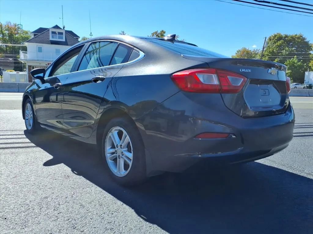 Used 2017 Chevrolet Cruze LT image 4
