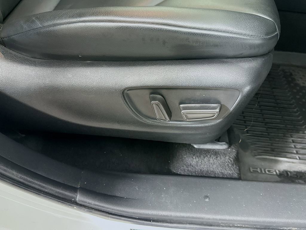 Used 2022 Toyota Highlander XLE image 23