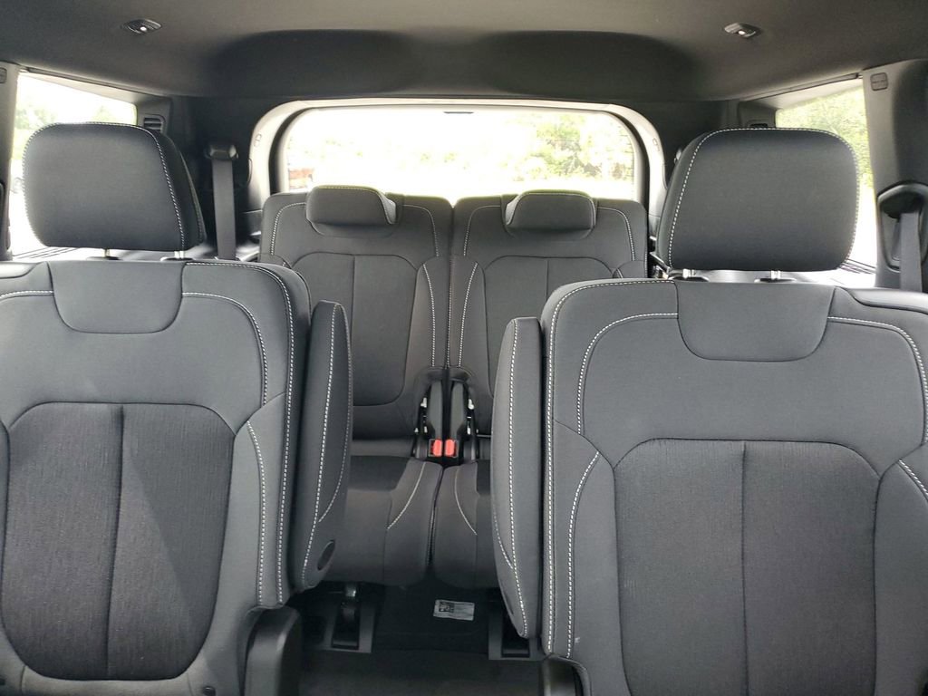 Used 2025 Jeep Grand Cherokee L Laredo w/ Luxury Tech Group I image 13