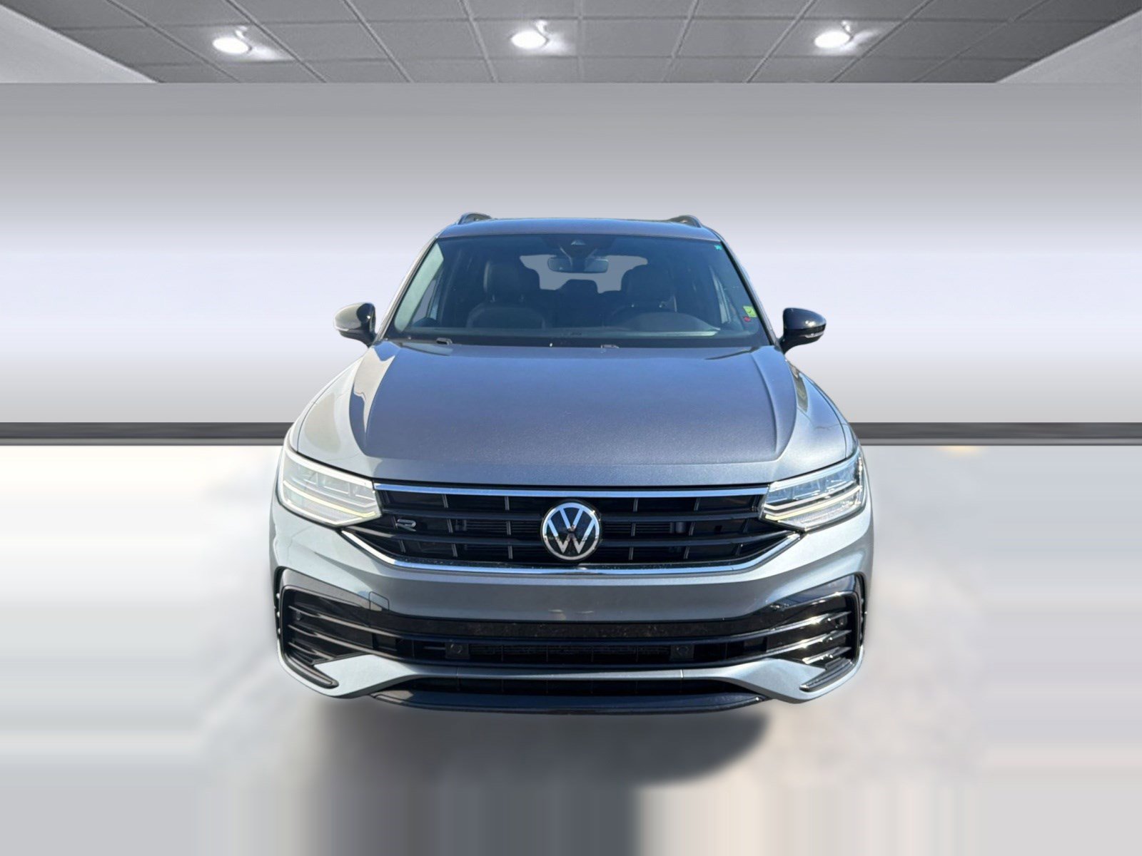 Used 2022 Volkswagen Tiguan SE R-Line FWD image 4