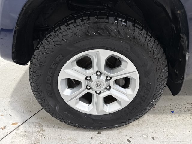Used 2021 Toyota 4Runner SR5 AWD/4WD image 32