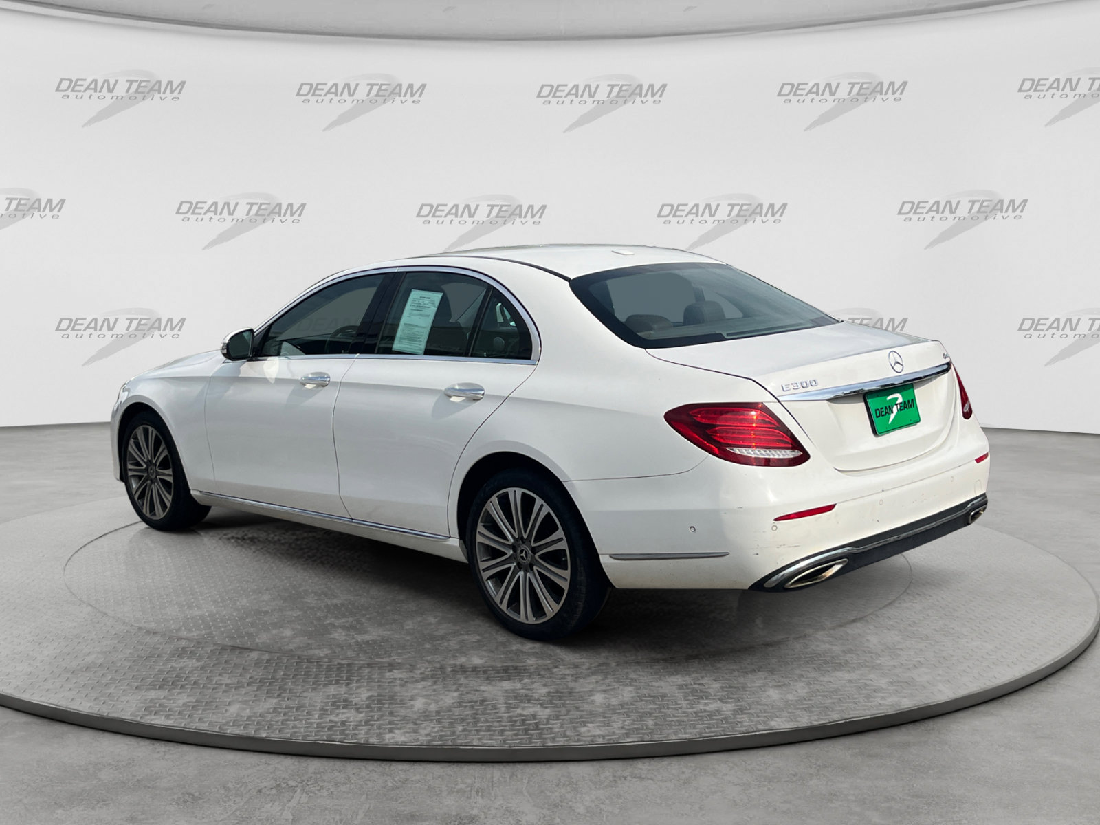 Used 2018 Mercedes-Benz E 300 4MATIC image 5