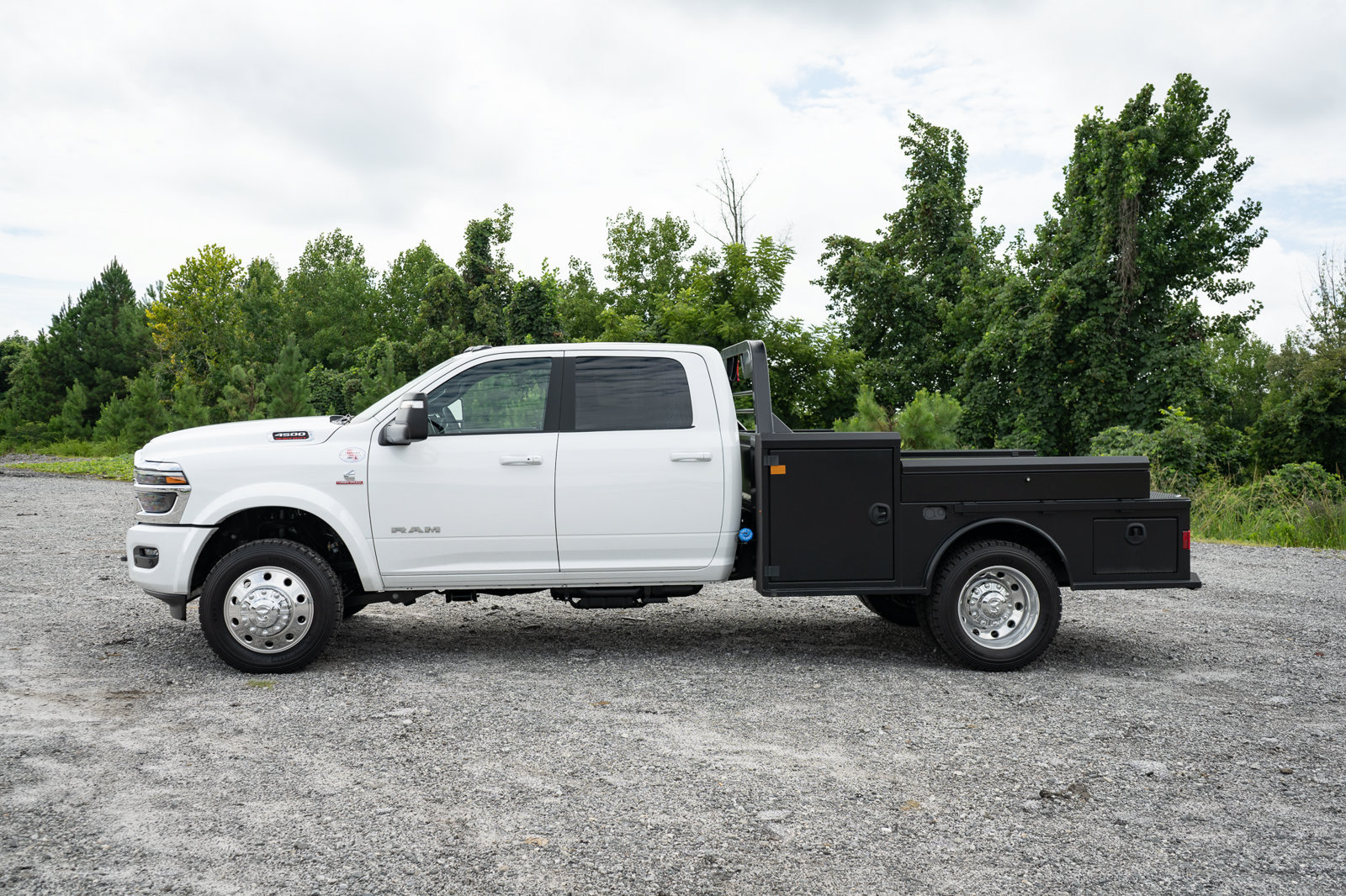 New 2026 RAM 4500 4x4 Crew Cab DRW w/ Laramie Trim Package image 15