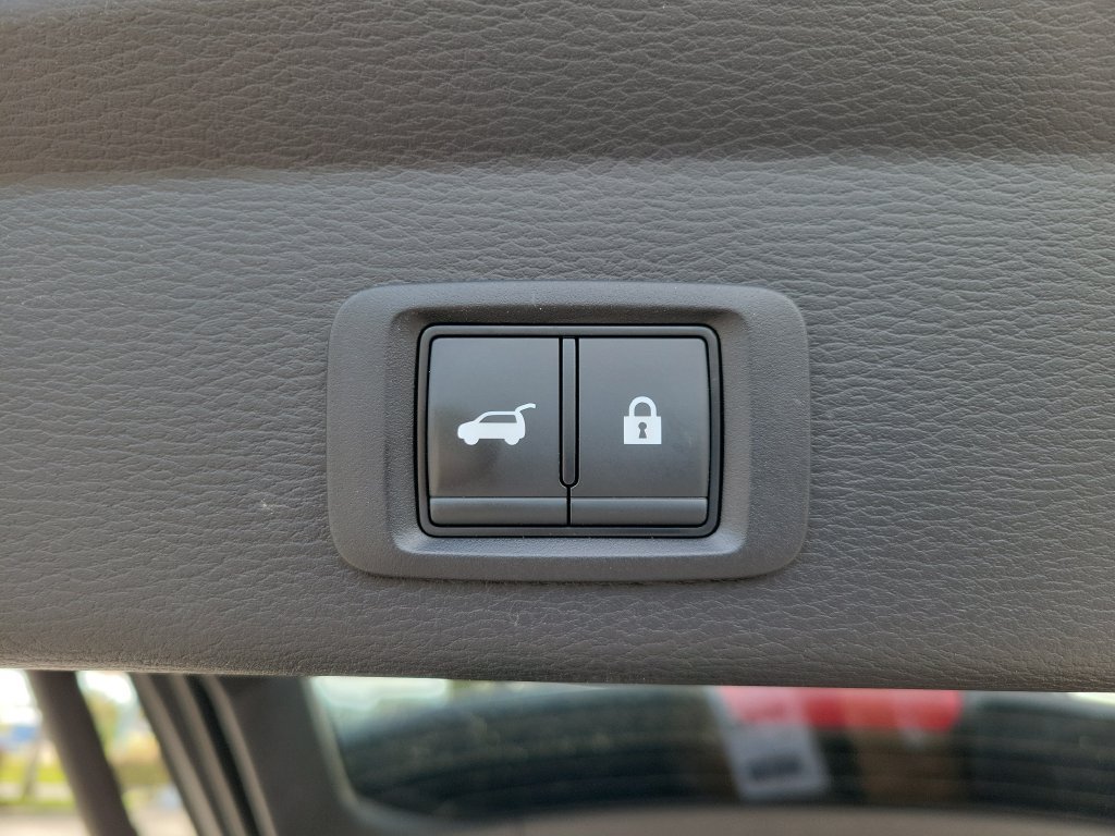 Used 2025 Mitsubishi Outlander 4WD Plug-In Hybrid image 9