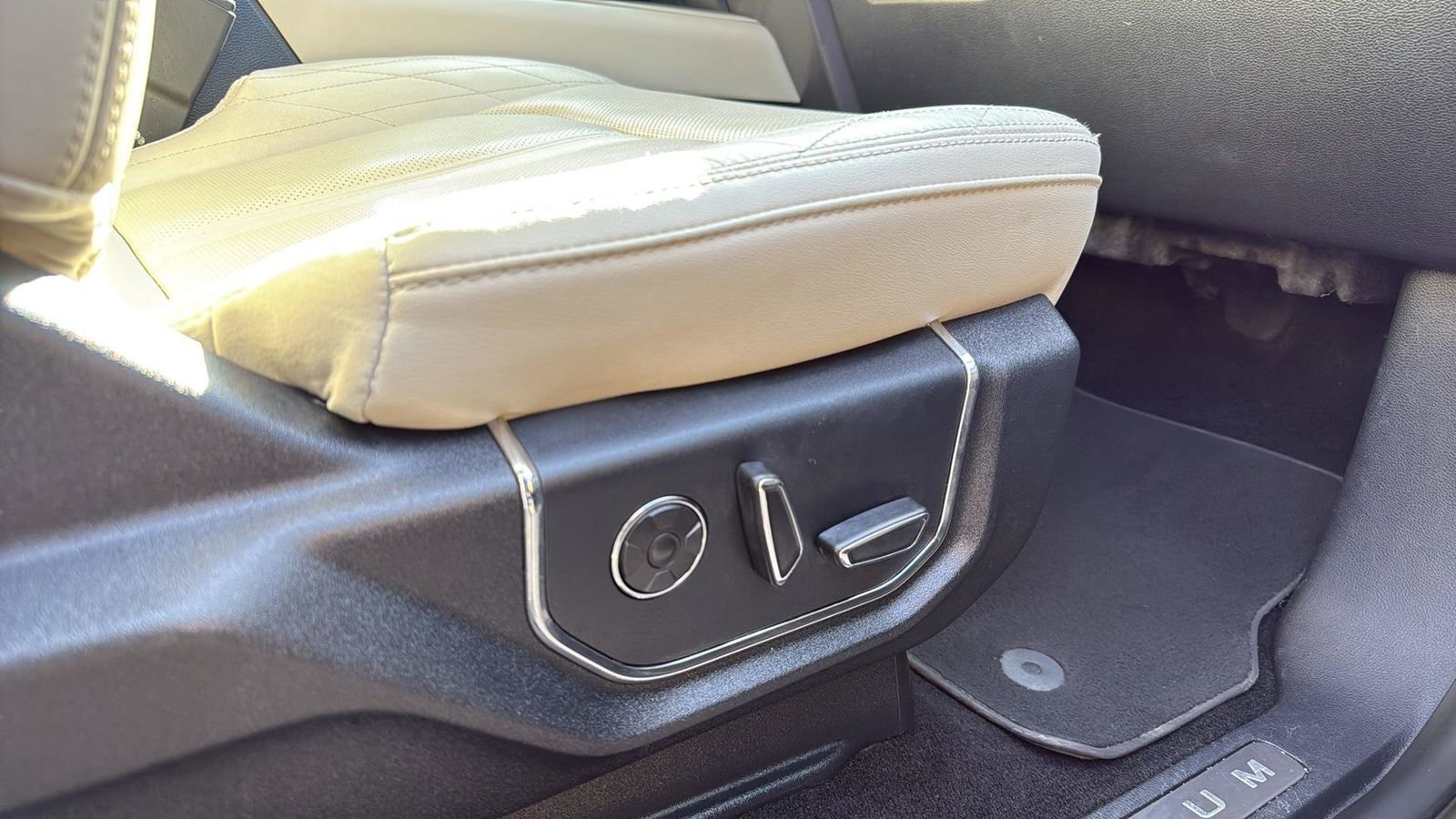 Used 2019 Ford Expedition Max Platinum image 44