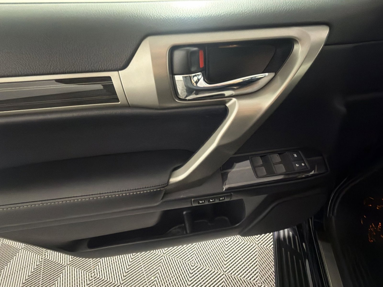 Used 2020 Lexus GX 460 Premium image 15